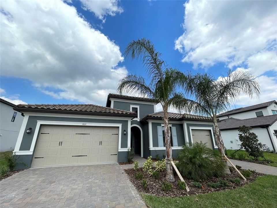 Active With Contract: $4,500 (4 beds, 3 baths, 2617 Square Feet)