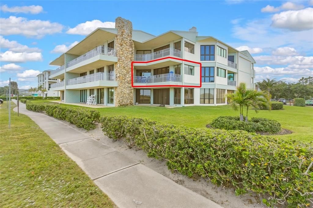Recently Sold: $480,000 (2 beds, 2 baths, 1451 Square Feet)