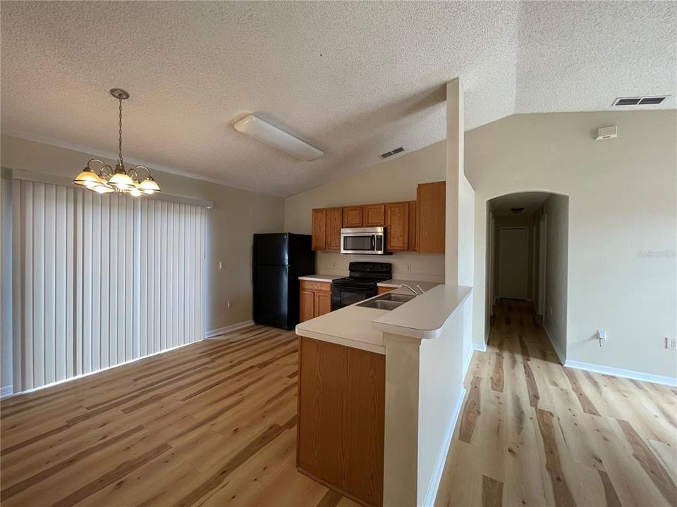 Active With Contract: $1,800 (3 beds, 2 baths, 1197 Square Feet)