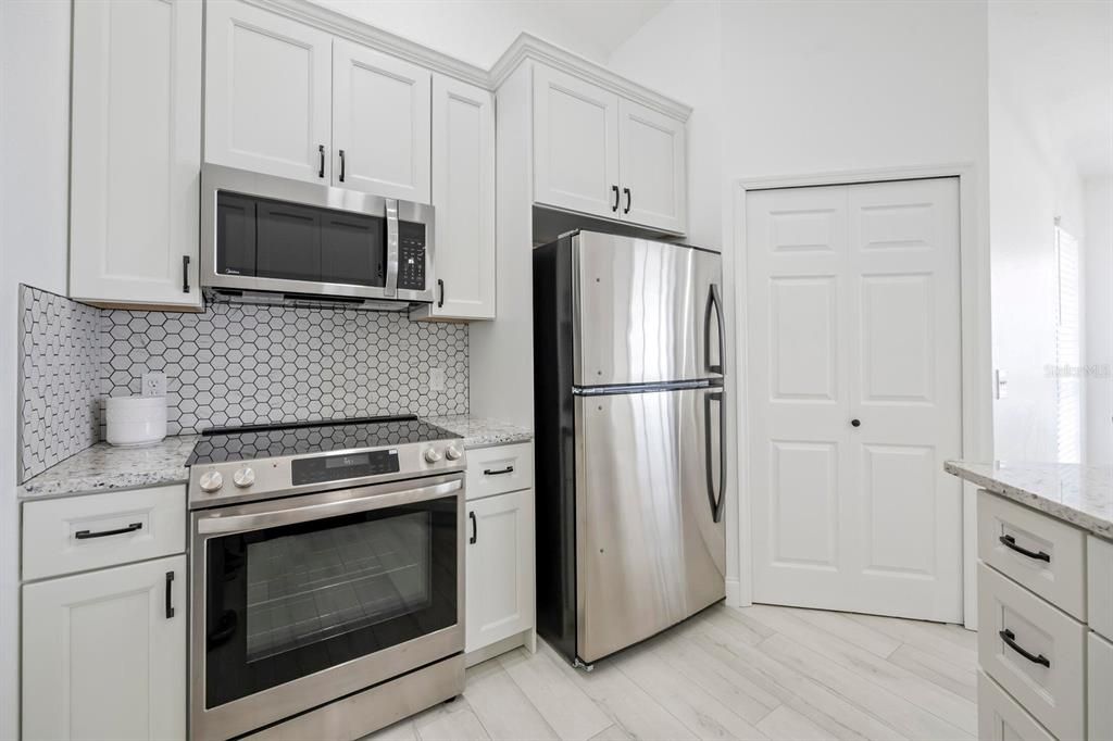 For Sale: $280,000 (2 beds, 2 baths, 1002 Square Feet)