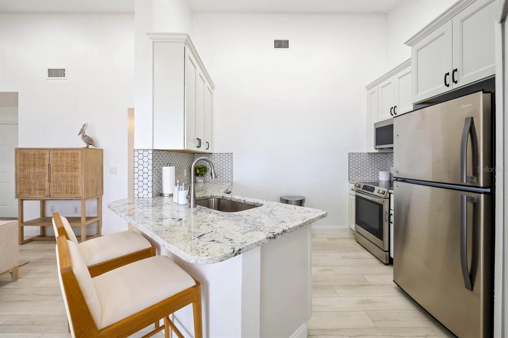 For Sale: $280,000 (2 beds, 2 baths, 1002 Square Feet)