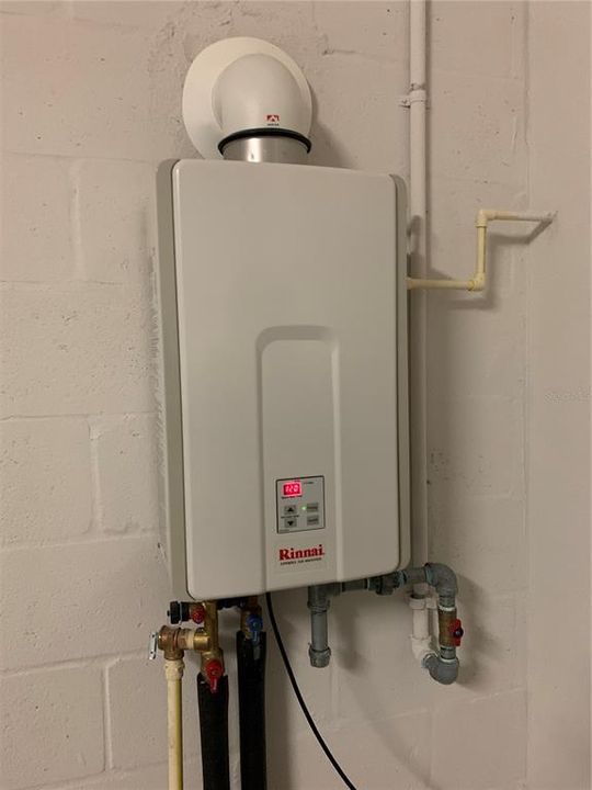 Gas tankless water heater