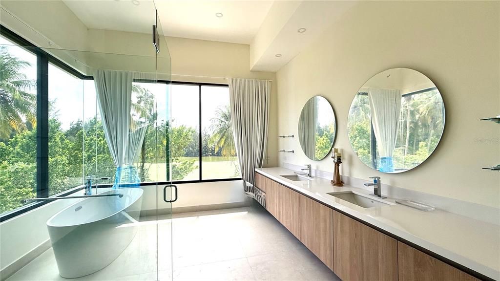 待售: $11,995,000 (6 贝兹, 6 浴室, 8100 平方英尺)