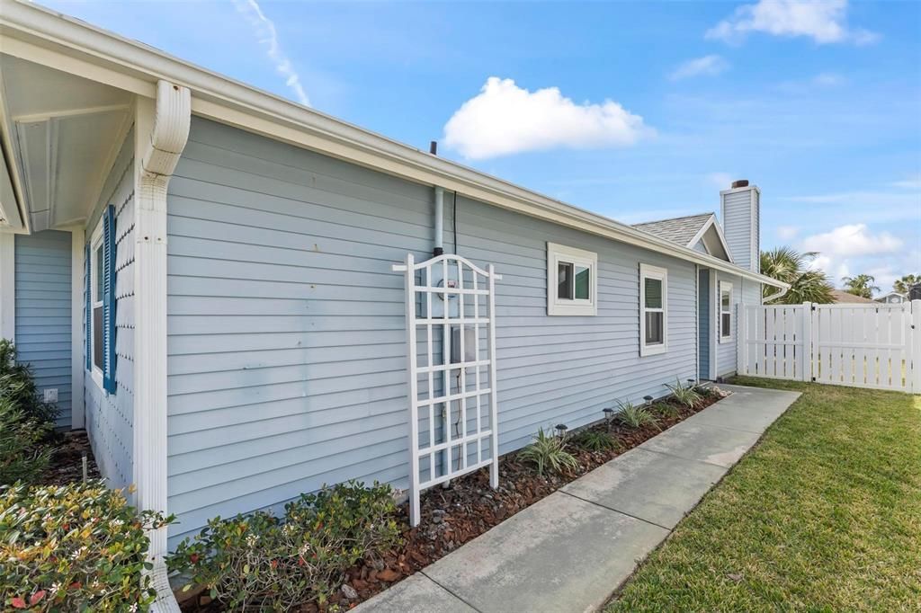 Active With Contract: $539,000 (3 beds, 2 baths, 1322 Square Feet)