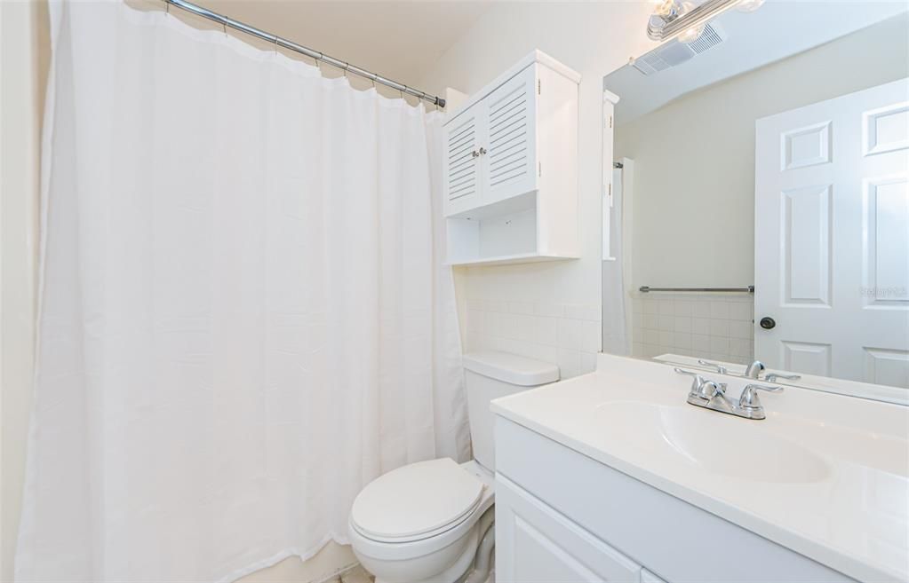 Active With Contract: $219,000 (2 beds, 1 baths, 905 Square Feet)