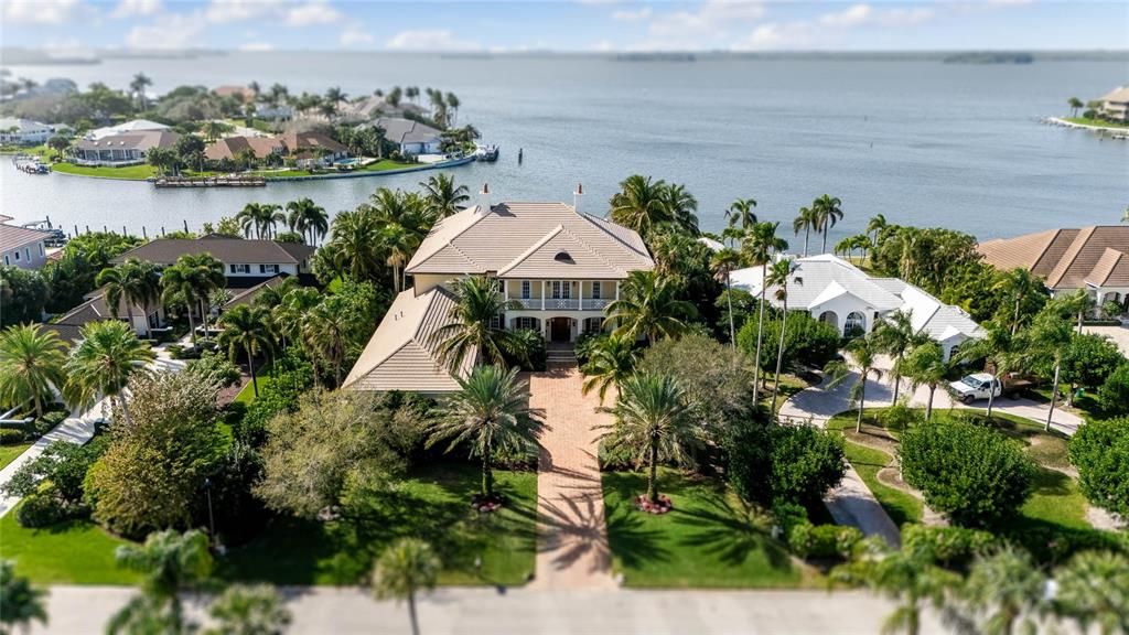 Recently Sold: $7,950,000 (6 beds, 8 baths, 7872 Square Feet)