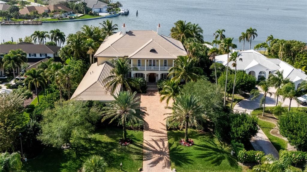 Recently Sold: $7,950,000 (6 beds, 8 baths, 7872 Square Feet)