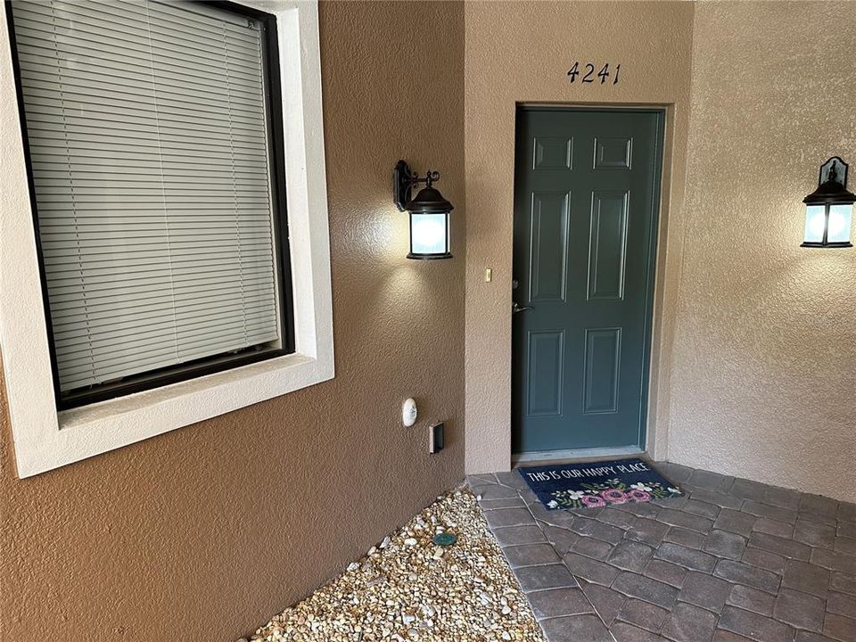 For Rent: $3,000 (3 beds, 2 baths, 1627 Square Feet)