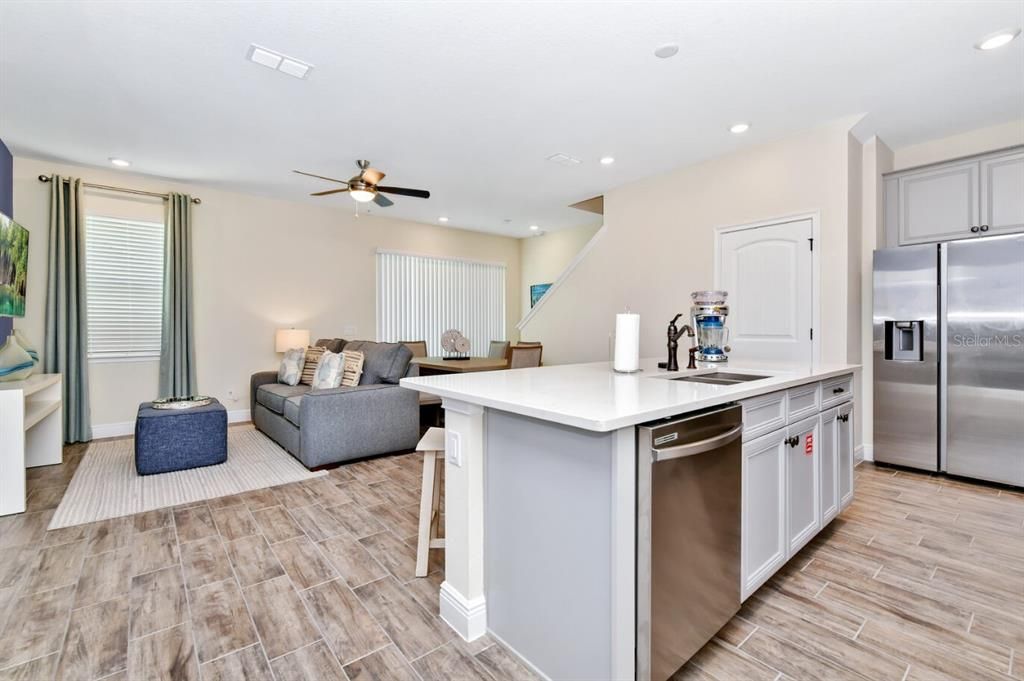 For Sale: $465,000 (2 beds, 2 baths, 1394 Square Feet)