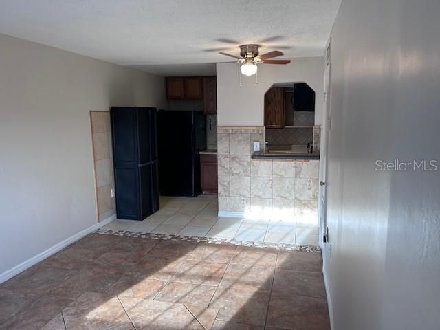 Active With Contract: $1,150 (1 beds, 1 baths, 550 Square Feet)