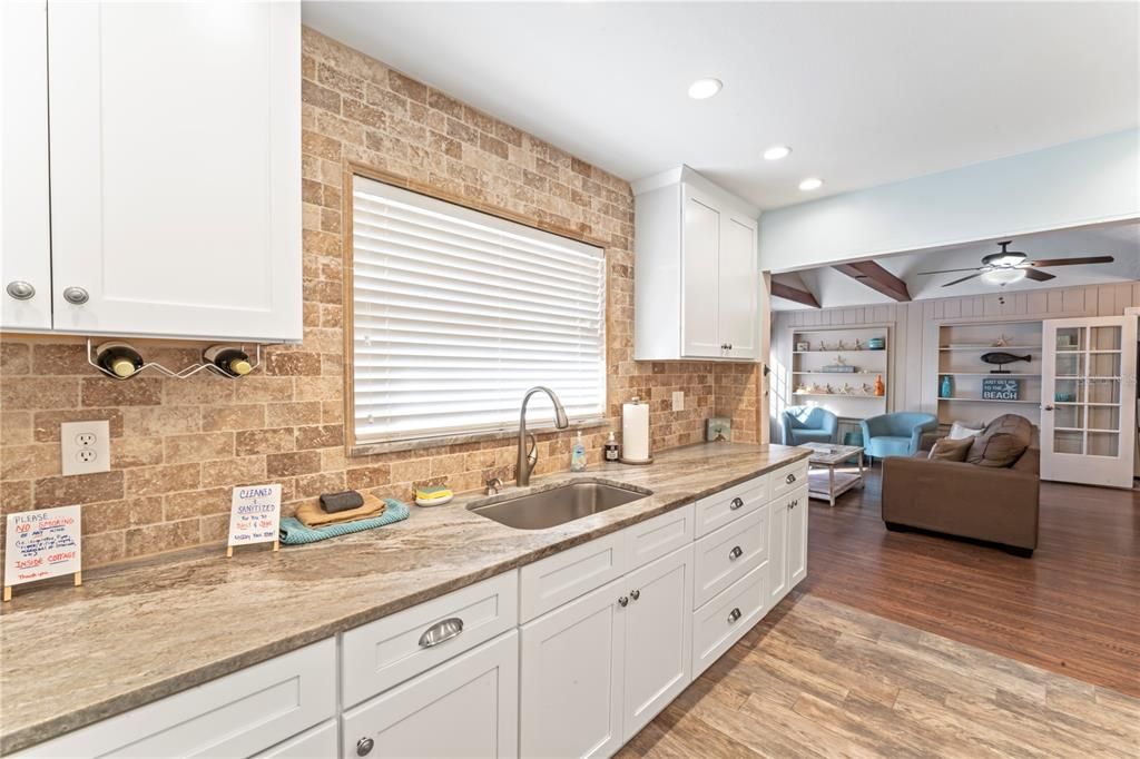 Active With Contract: $369,900 (2 beds, 2 baths, 1048 Square Feet)