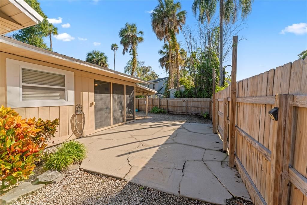 Active With Contract: $369,900 (2 beds, 2 baths, 1048 Square Feet)