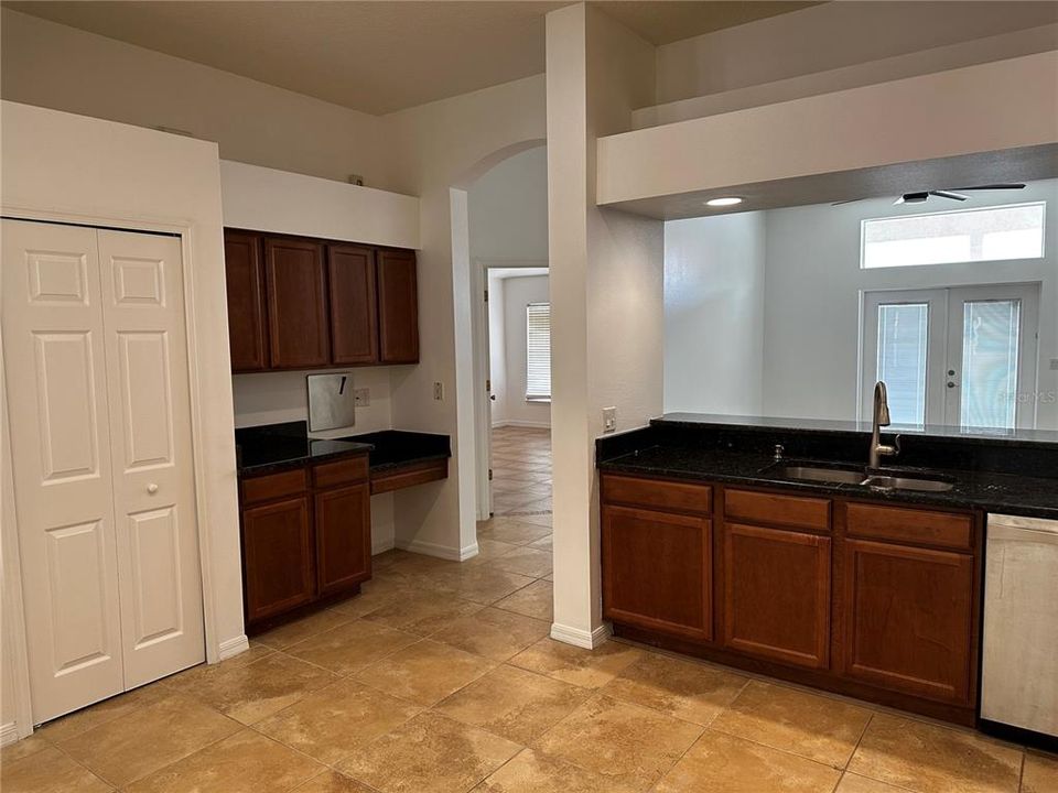 Active With Contract: $2,050 (3 beds, 2 baths, 1800 Square Feet)