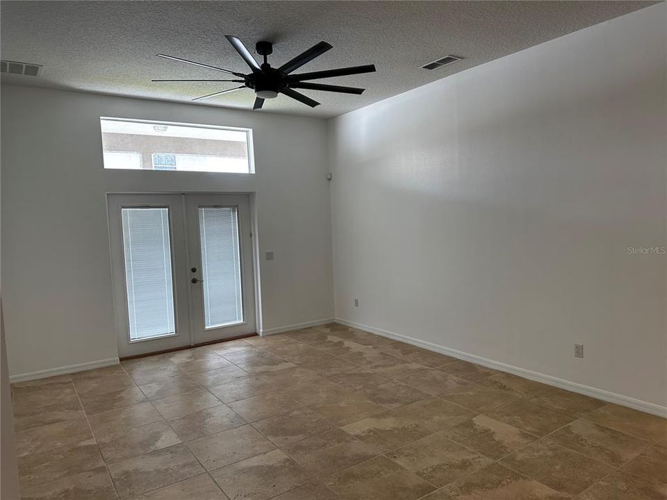 Active With Contract: $2,050 (3 beds, 2 baths, 1800 Square Feet)