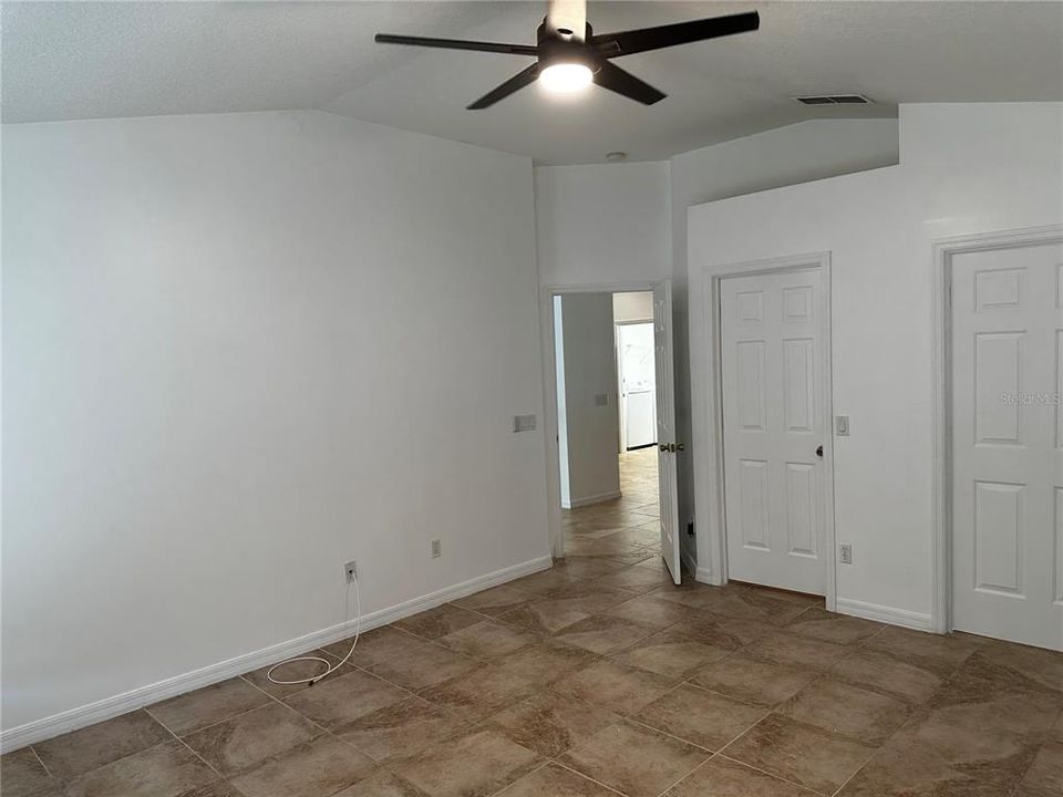 Recently Rented: $2,050 (3 beds, 2 baths, 1800 Square Feet)