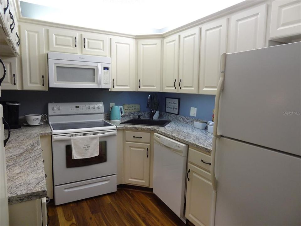 Recently Sold: $158,400 (2 beds, 2 baths, 1035 Square Feet)
