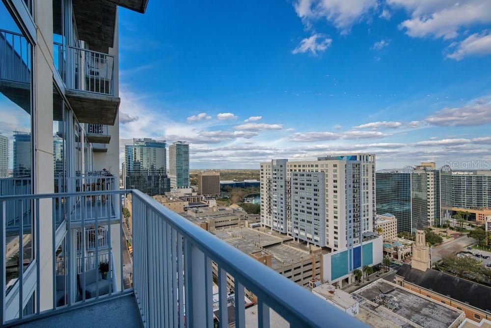 For Sale: $261,000 (1 beds, 1 baths, 730 Square Feet)