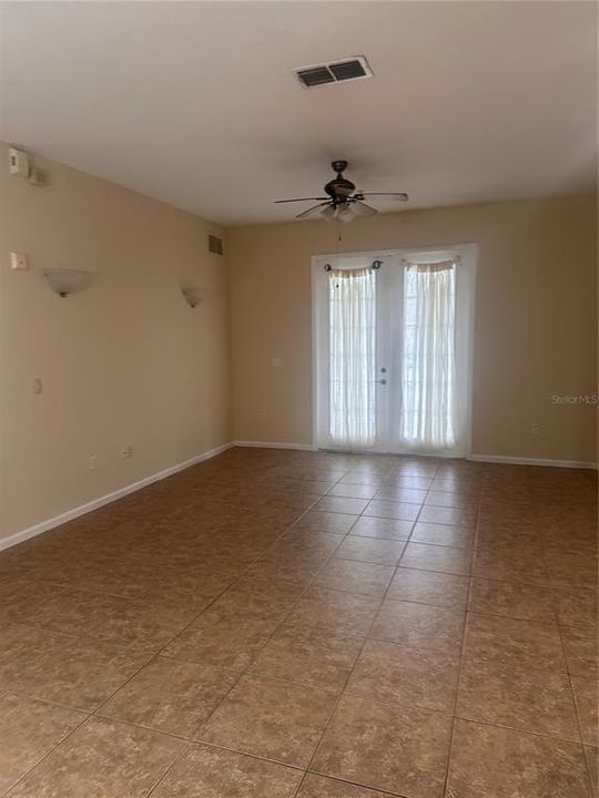 For Rent: $1,800 (3 beds, 2 baths, 1433 Square Feet)