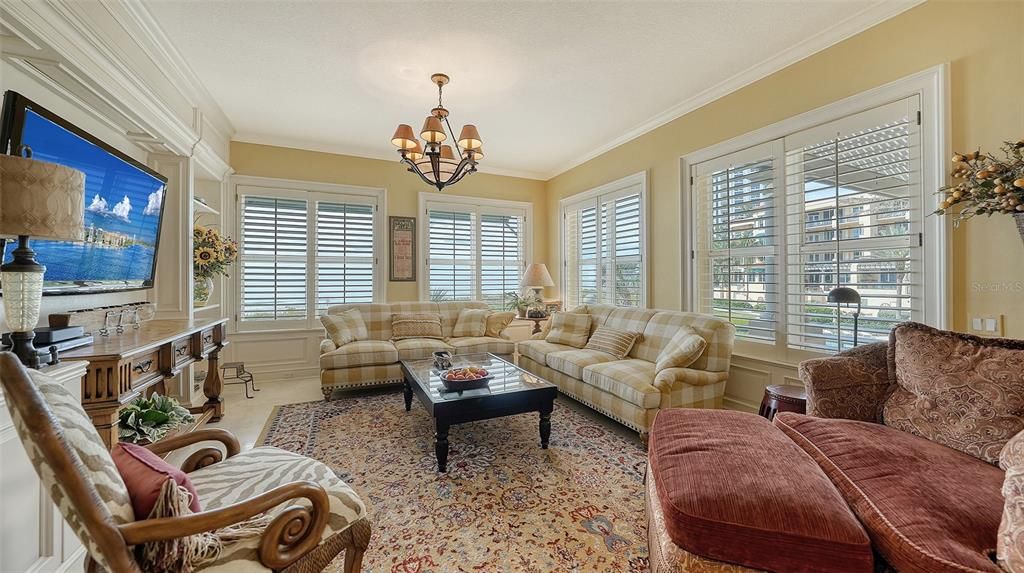 Family room with Direct beach and Gulf views