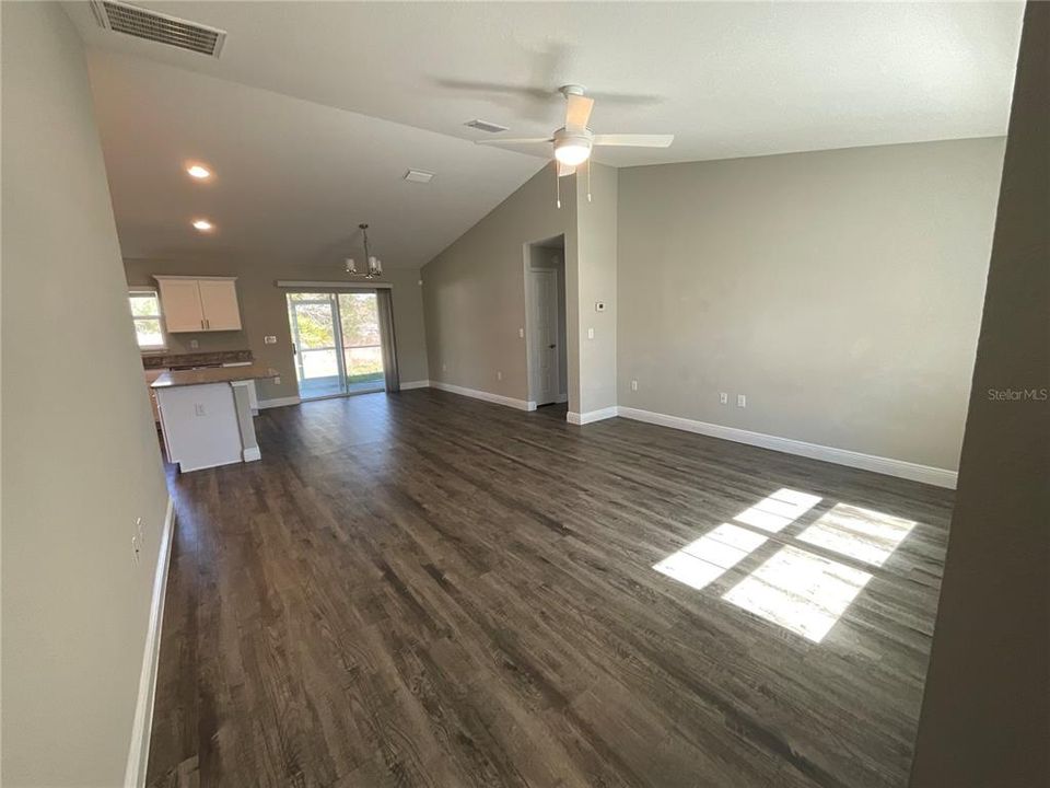 Recently Rented: $1,650 (3 beds, 2 baths, 1478 Square Feet)