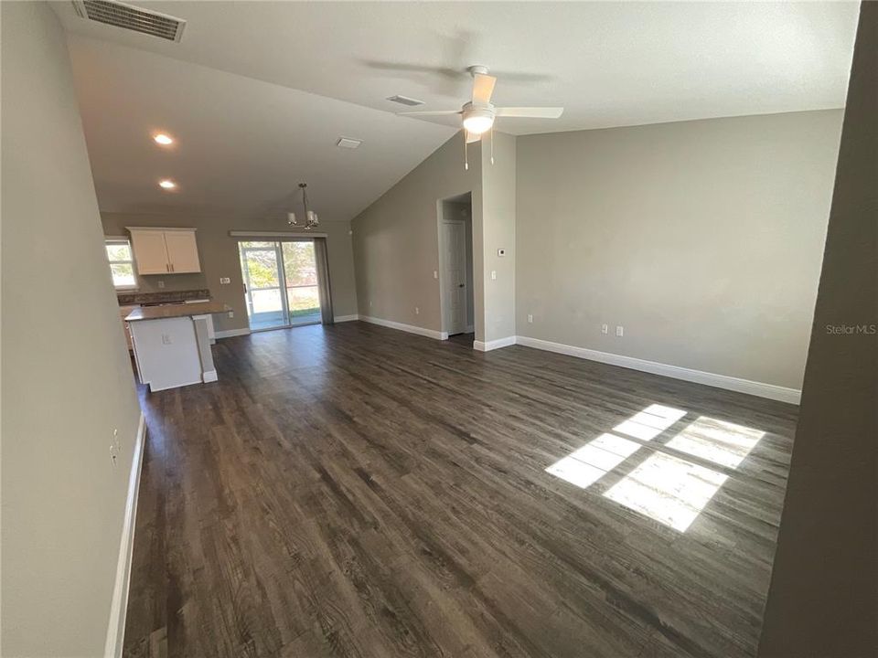 Recently Rented: $1,650 (3 beds, 2 baths, 1478 Square Feet)