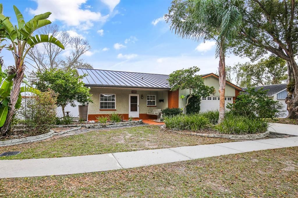 Recently Rented: $2,000 (3 beds, 2 baths, 1136 Square Feet)