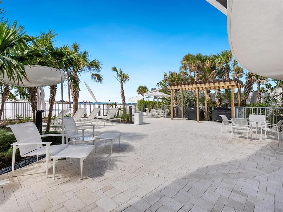 Recently Sold: $5,250,000 (3 beds, 3 baths, 2631 Square Feet)