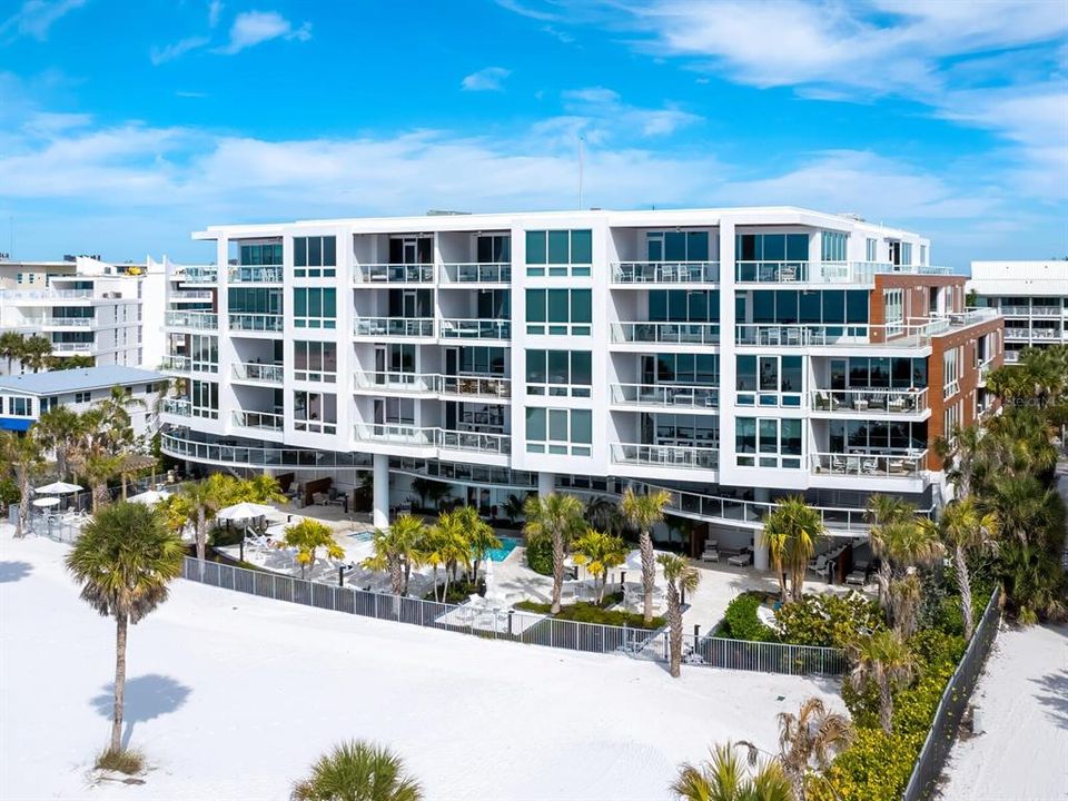 Recently Sold: $5,250,000 (3 beds, 3 baths, 2631 Square Feet)