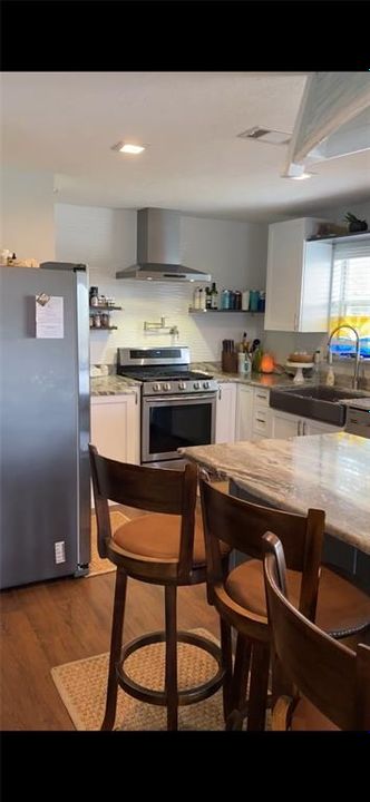 For Sale: $879,000 (2 beds, 2 baths, 1229 Square Feet)