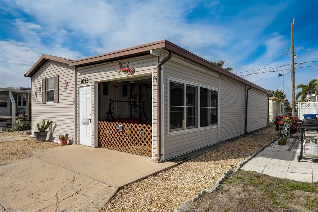 Active With Contract: $106,000 (2 beds, 1 baths, 672 Square Feet)