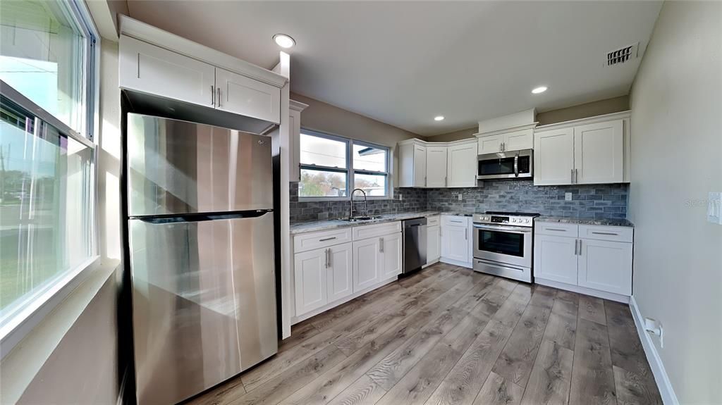 For Sale: $299,900 (3 beds, 2 baths, 1112 Square Feet)