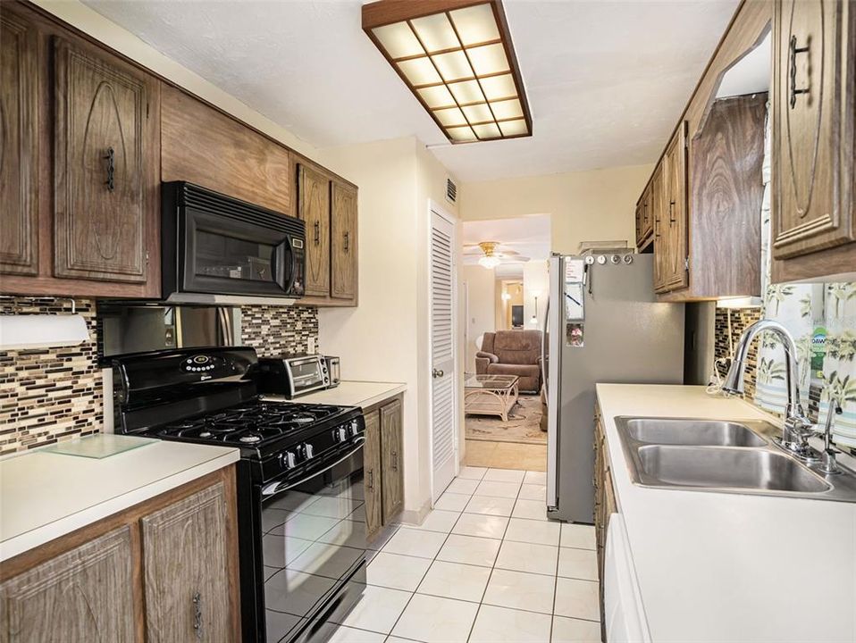 For Sale: $210,000 (2 beds, 2 baths, 1070 Square Feet)