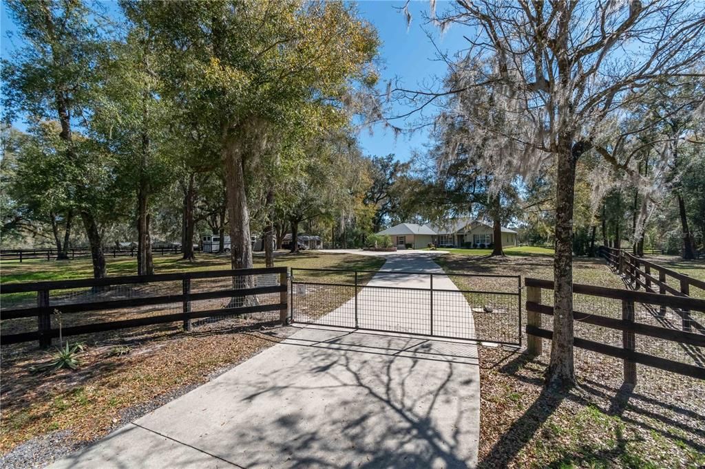 Active With Contract: $850,000 (3 beds, 2 baths, 2187 Square Feet)