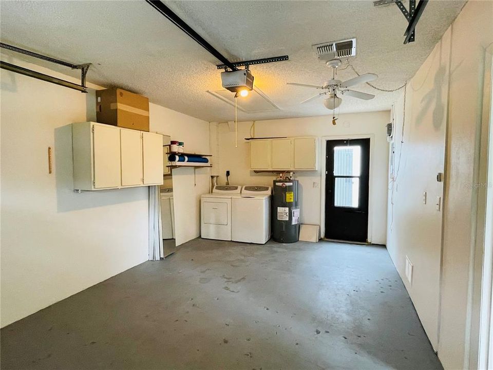 Active With Contract: $1,750 (2 beds, 2 baths, 960 Square Feet)