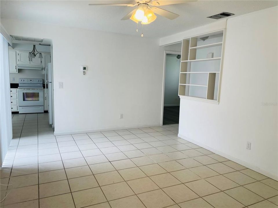 Active With Contract: $1,750 (2 beds, 2 baths, 960 Square Feet)