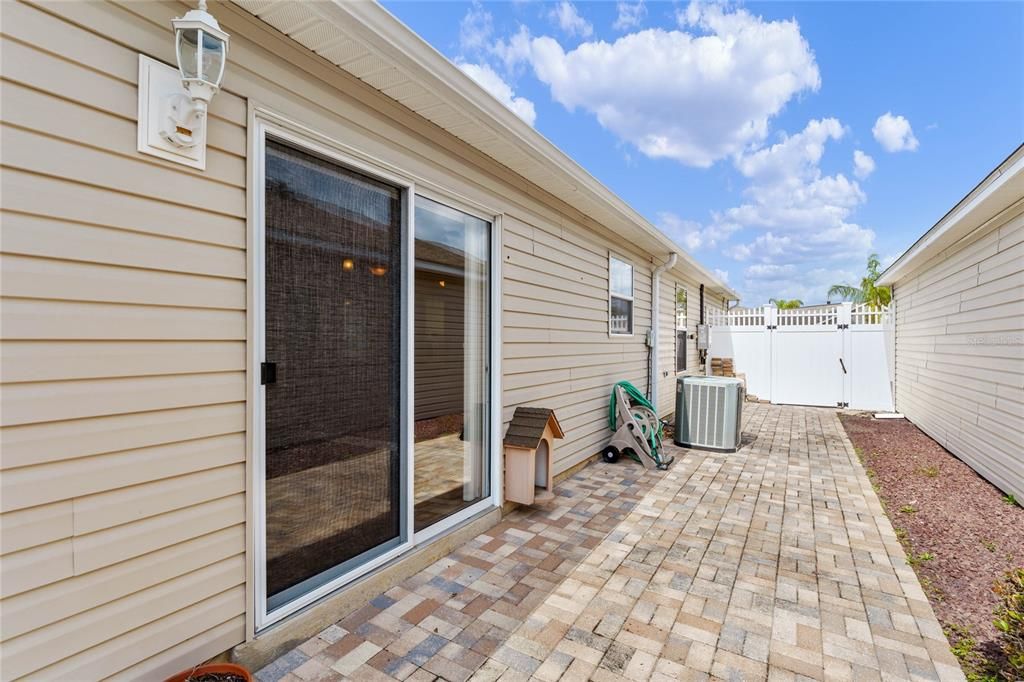 Recently Sold: $350,000 (3 beds, 2 baths, 1397 Square Feet)