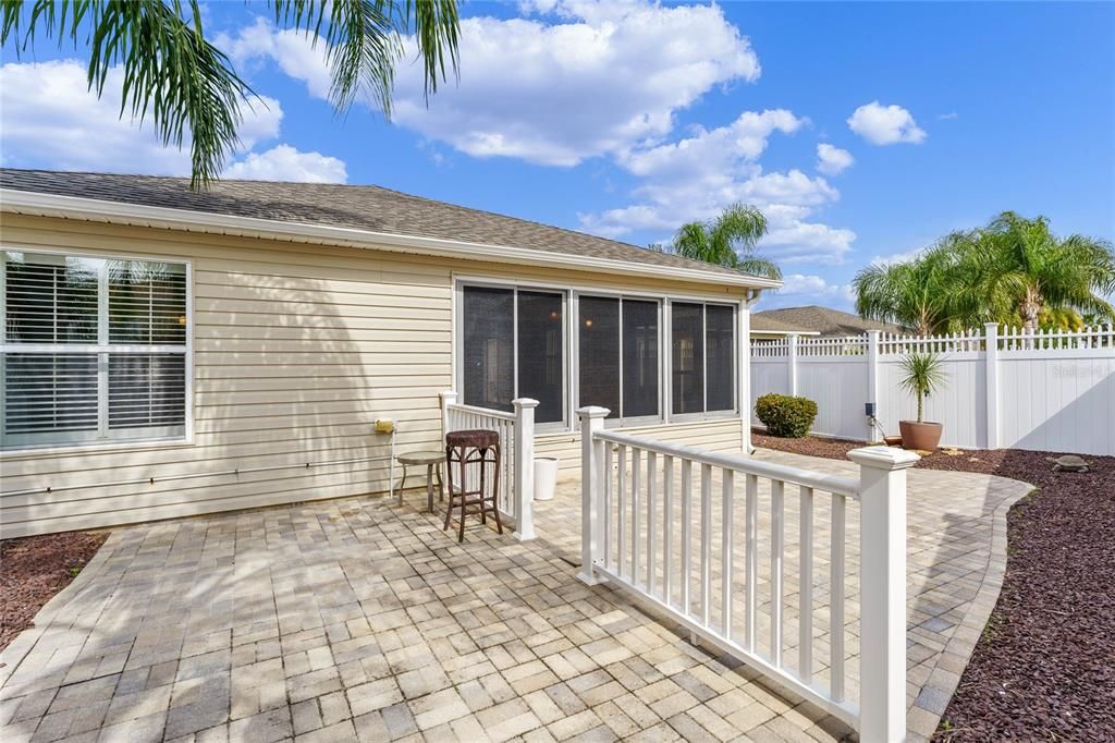 Recently Sold: $350,000 (3 beds, 2 baths, 1397 Square Feet)