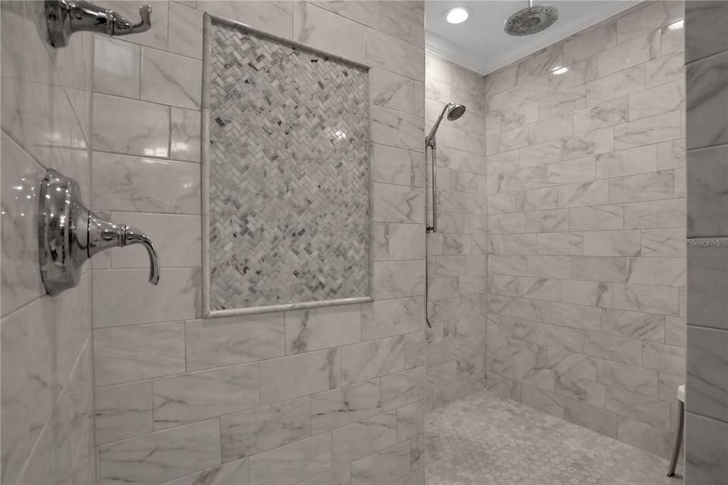 Large walk-in shower, double shower heads