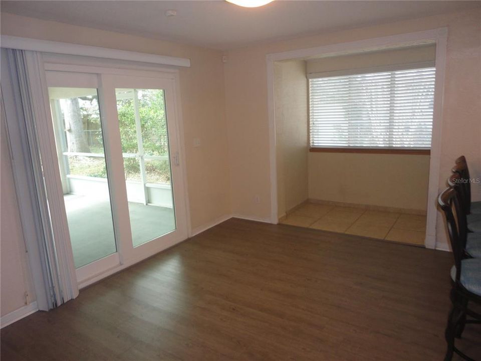 Nook dining area with alcove