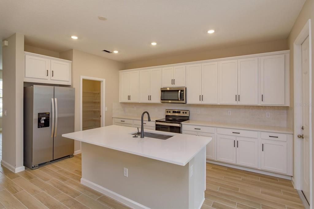 Active With Contract: $477,490 (3 beds, 2 baths, 1729 Square Feet)