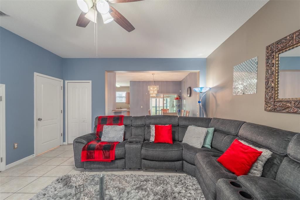 Active With Contract: $354,900 (3 beds, 2 baths, 1827 Square Feet)