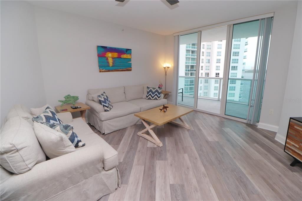 For Sale: $385,000 (2 beds, 2 baths, 1660 Square Feet)