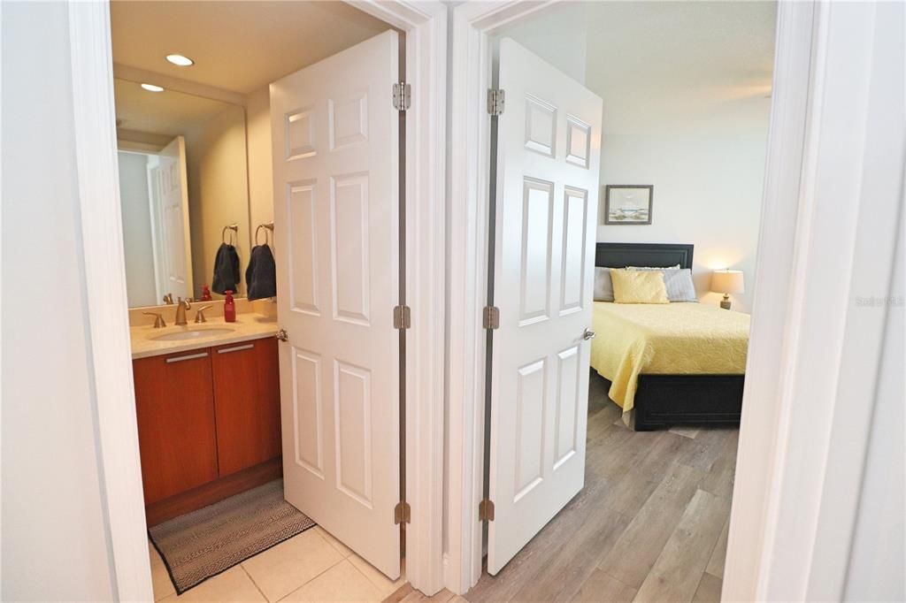 For Sale: $385,000 (2 beds, 2 baths, 1660 Square Feet)