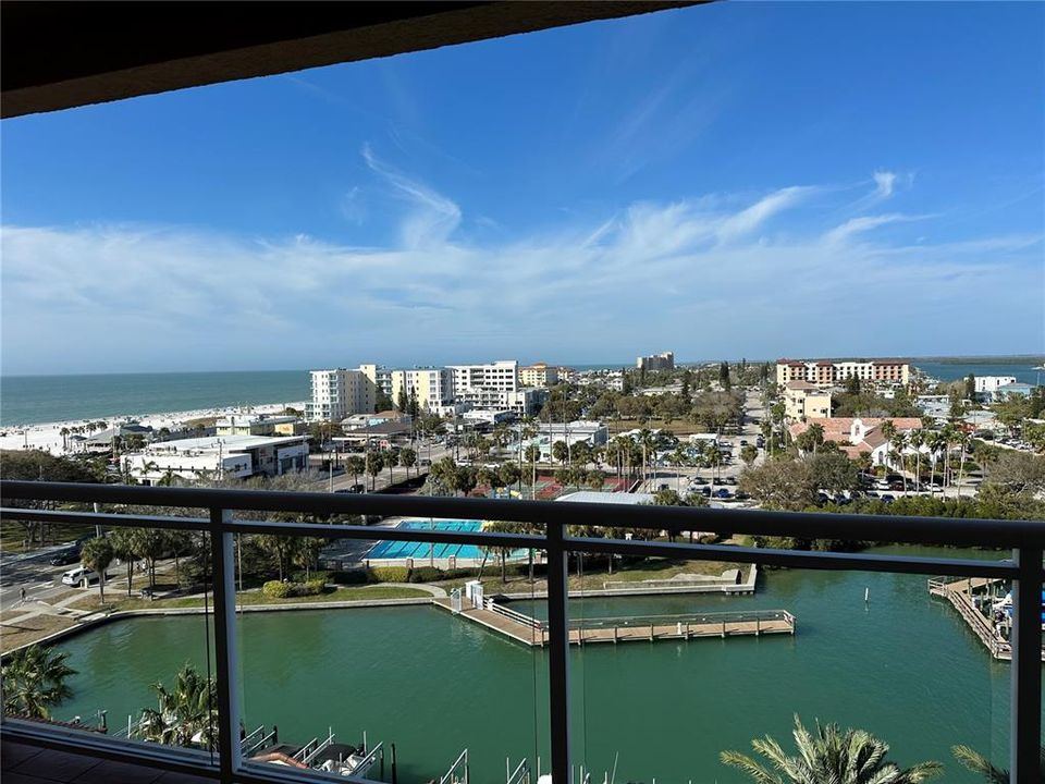 Recently Sold: $1,095,000 (2 beds, 2 baths, 1348 Square Feet)
