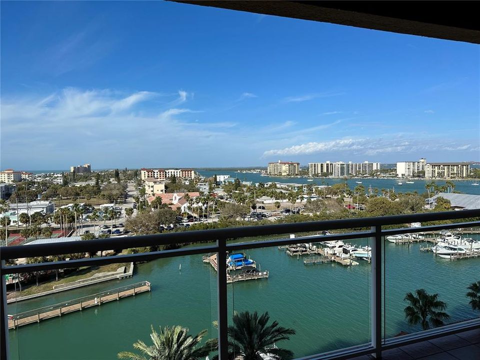 Recently Sold: $1,095,000 (2 beds, 2 baths, 1348 Square Feet)