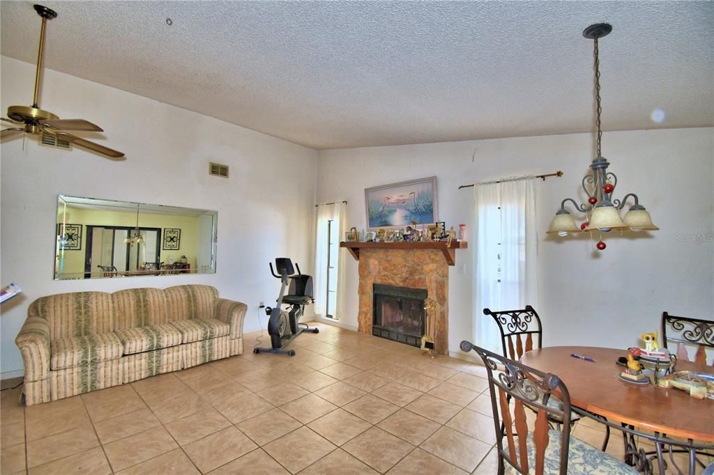 For Sale: $249,000 (2 beds, 2 baths, 1374 Square Feet)