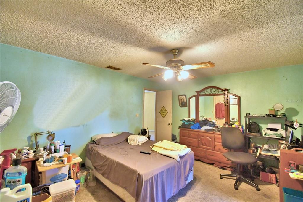 For Sale: $249,000 (2 beds, 2 baths, 1374 Square Feet)