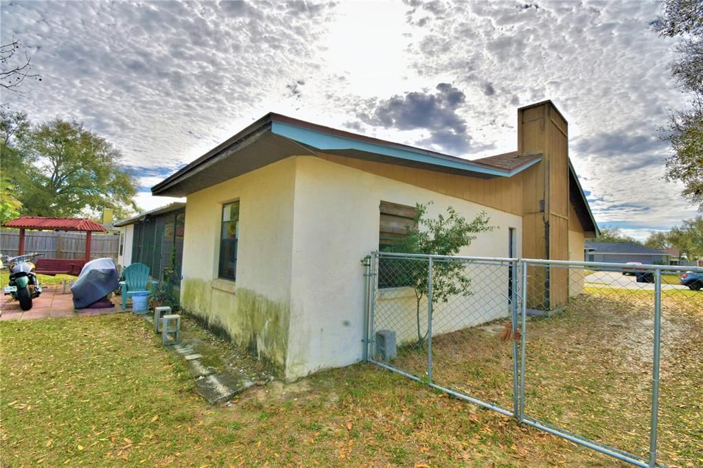 For Sale: $249,000 (2 beds, 2 baths, 1374 Square Feet)