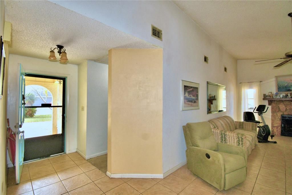 For Sale: $249,000 (2 beds, 2 baths, 1374 Square Feet)