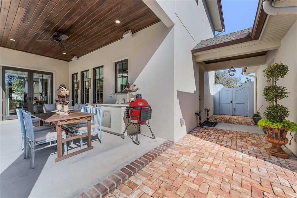 Active With Contract: $2,950,000 (4 beds, 4 baths, 3924 Square Feet)